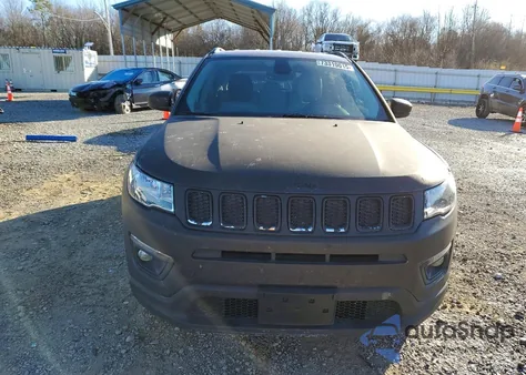2017 Jeep Compass Latitude z USA, uszkodzony, nr VIN 3C4NJDBB5HT635853